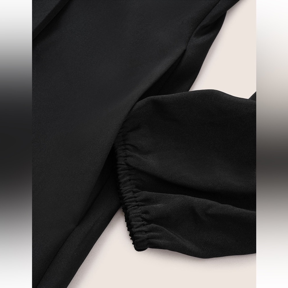 Elegant Black Pleated Midi Dress with Keyhole Detail - Picture 4 of 7
